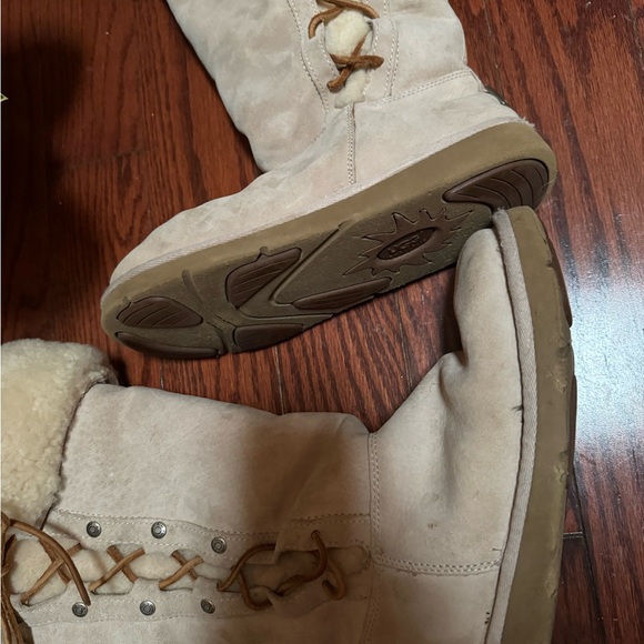 Uggs tall lace up boot - Picture 2 of 6